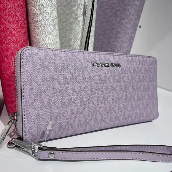 MICHAEL KORS Jet Set Lg Signature Logo Continental Wallet Wristlet
Lt Quartz - Picture 11 of 16